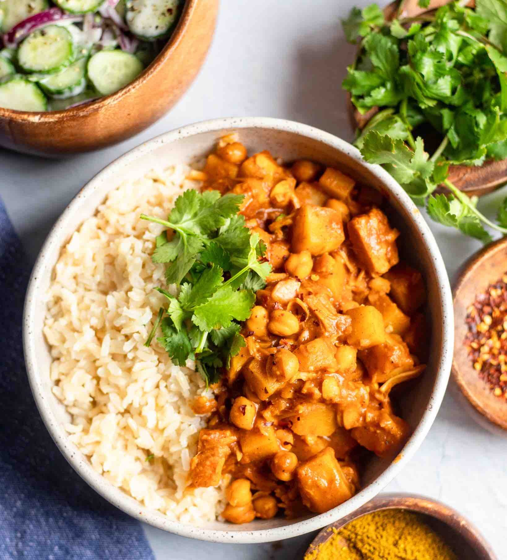 "Butter" Chickpeas with Jackfruit and Potatoes - Meatless Monday